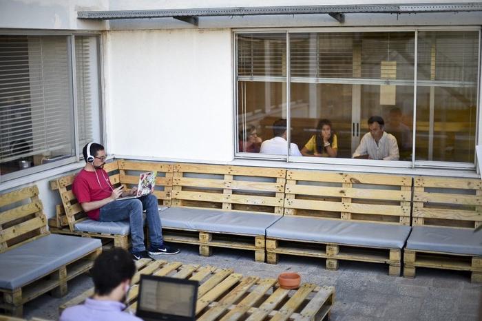 entreprise open space bureau travail informatique AFP