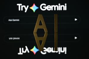 Ce que permet aujourd’hui Gemini, exécuter des tâches directement dans des applications tierces comme Uber ou DoorDash, n’est pas une rupture philosophique, mais une rupture technique.