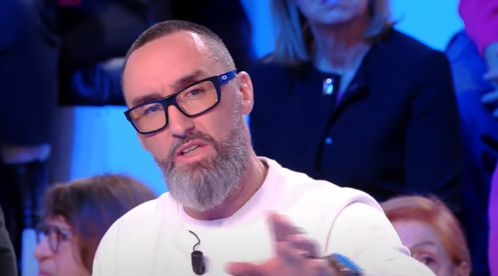 L'influenceur Le Jarl sur le plateau de Touche pas à mon poste.