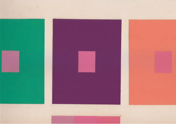 Les petits carrés peuvent sembler être de la même couleur, mais si vous les comparez à la bande de carrés du bas, ils sont en fait de teintes différentes.