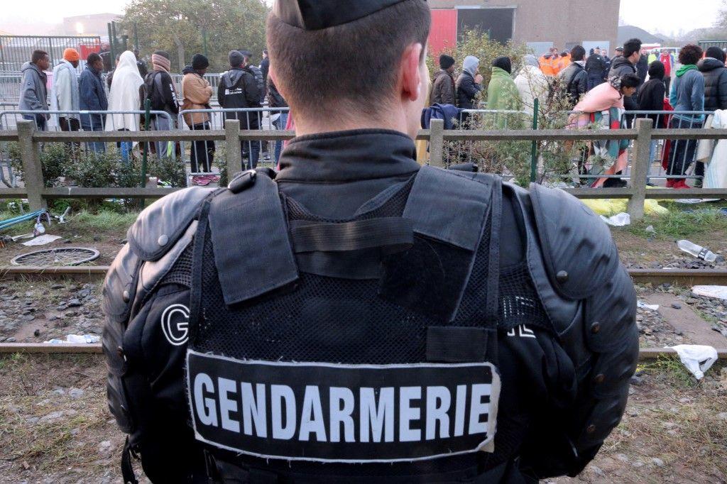 Calais migrants gendarme AFP