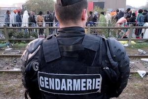 Calais migrants gendarme AFP