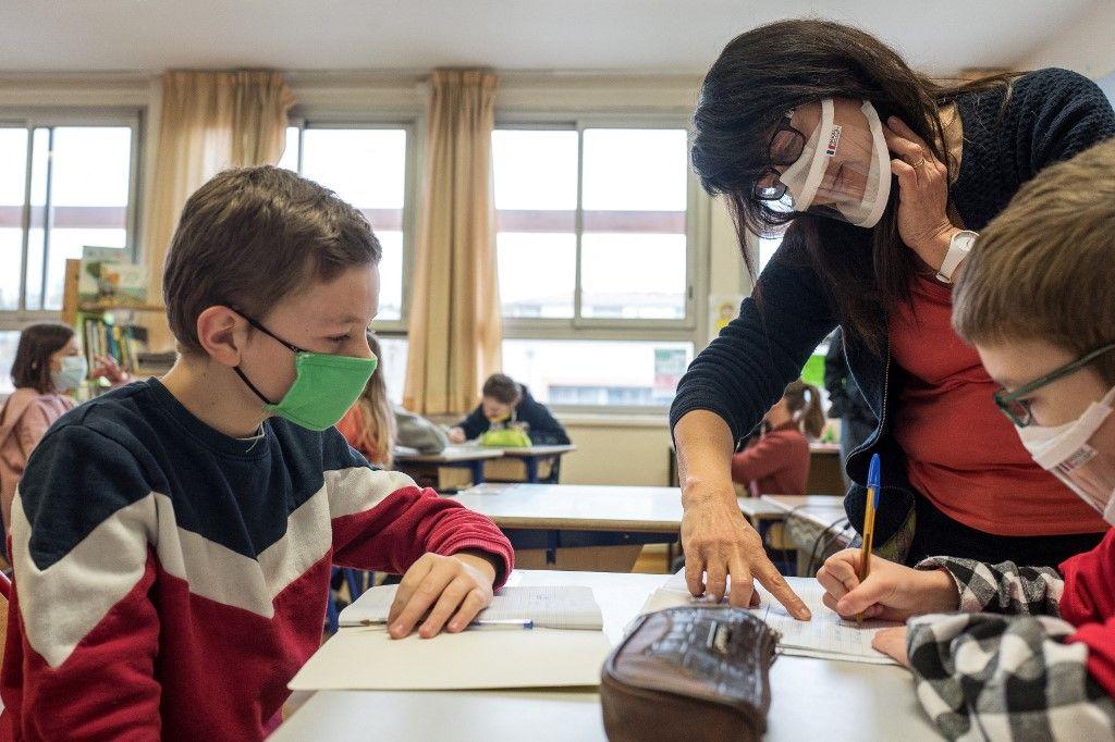 école enseignants élèves Covid-19 AFP