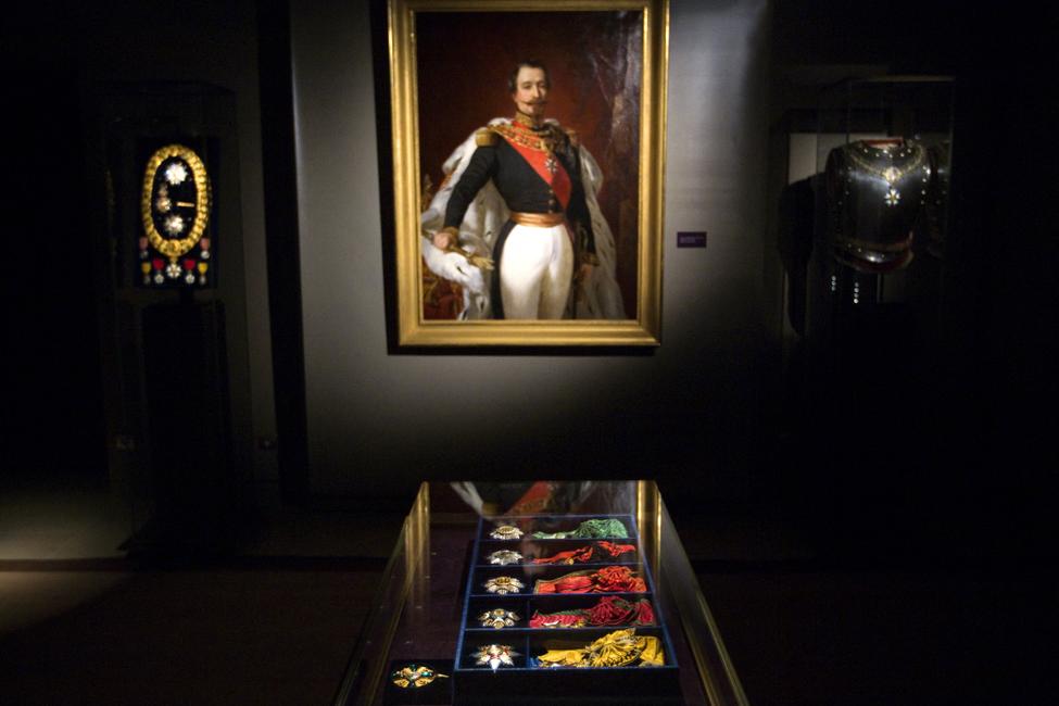 Une image du musée national de la Légion d'honneur à Paris, montrant des médailles décernées à l'empereur Napoléon III.