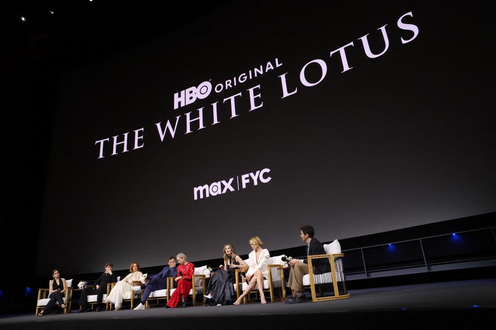 Sarah Catherine Hook, Sam Nivola, Parker Posey, Jason Isaacs, Carrie Coon, Michelle Monaghan, Leslie Bibb et Paul W. Downs assistent à la projection FYC et au panel de The White Lotus organisés par HBO à l’Academy Museum of Motion Pictures, le 10 juin 2025 à Los Angeles, Californie. (Image d'illustration)