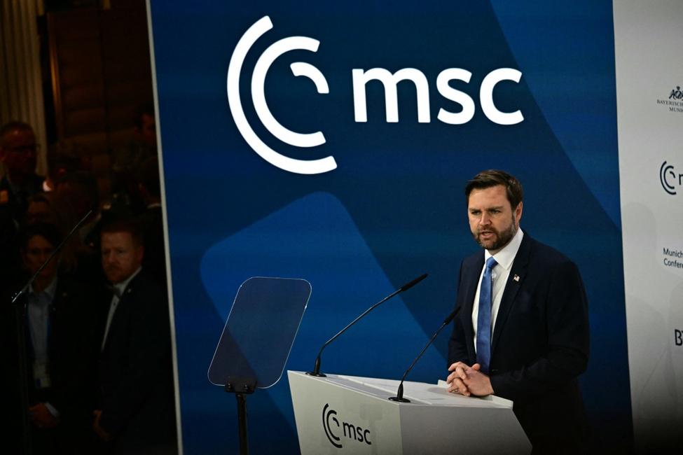 Le vice-président américain JD Vance prononce son discours lors de la 61e conférence de Munich sur la sécurité (MSC) à Munich, le 14 février 2025.
