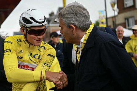 Mathieu van der Poel et Xavier Bertrand : "Vous savez, moi aussi j'y croyais mais j'ai fini 75e...."