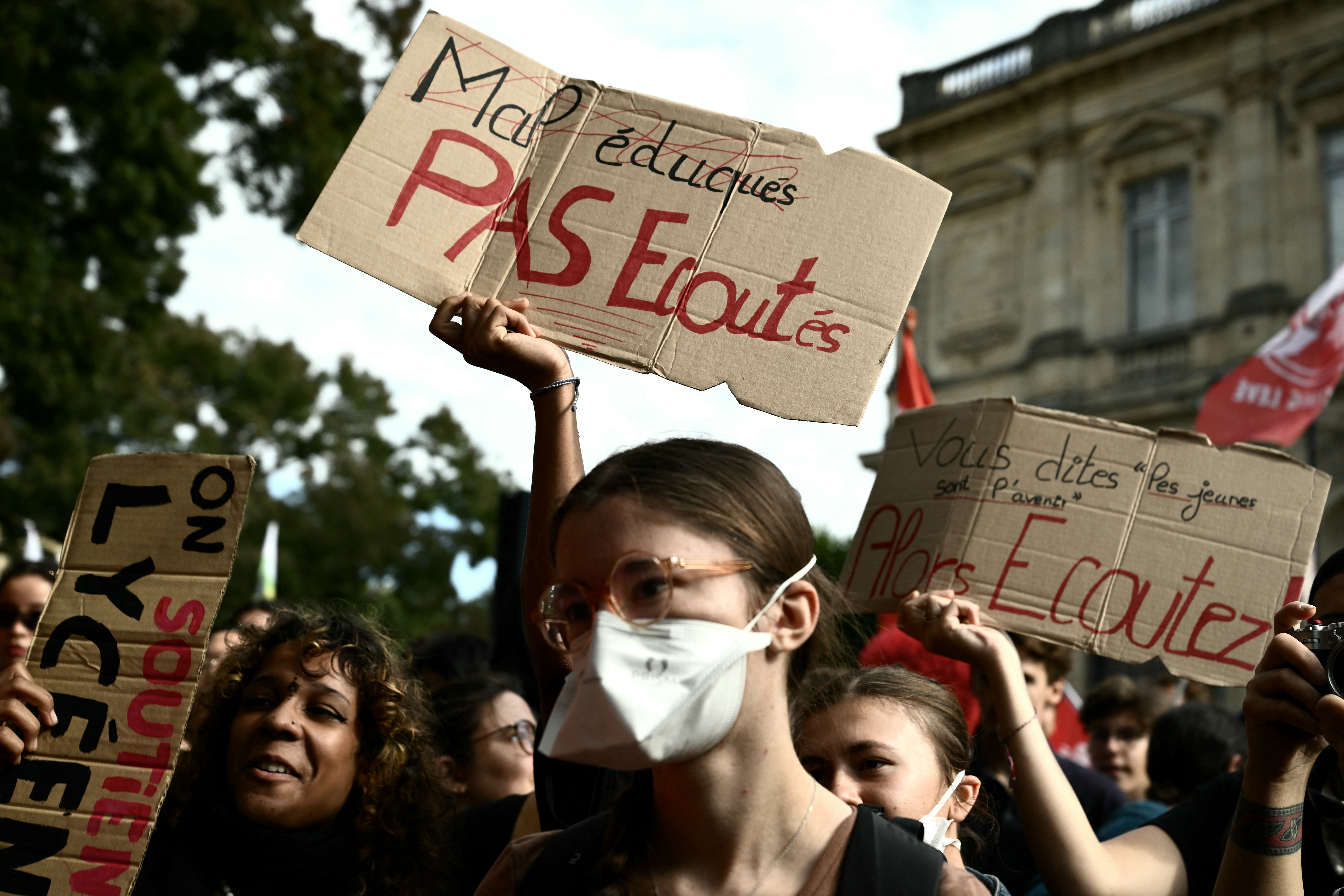 Colère lycéenne : Moscovici pointe les inégalités, mais où passe l’argent de l’Éducation nationale ?