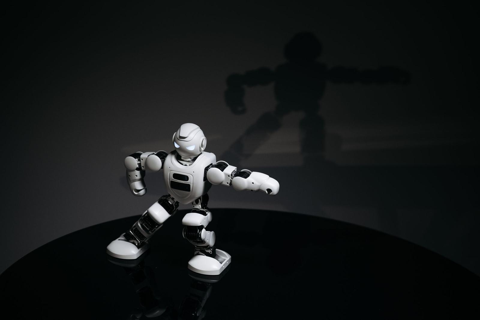 Toutefois, si le concept de robots humanoïdes sur le champ de bataille suscite l’intérêt, de nombreux obstacles majeurs empêchent, pour l’heure, une telle réalité à court terme.