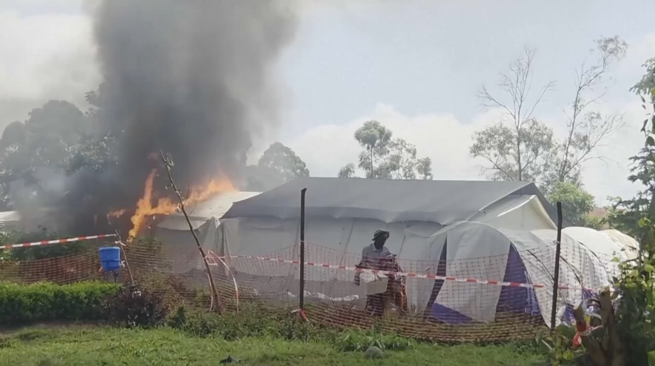 En RDC, un centre Ebola incendié après un conflit autour d'une dépouille