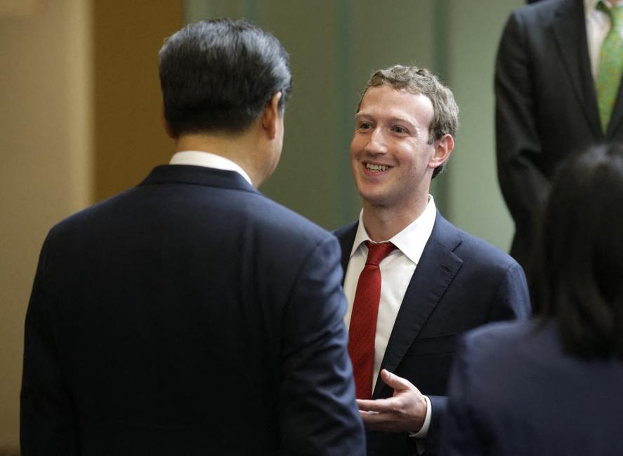 Le président chinois Xi Jinping s'entretient avec le directeur général de Facebook, Mark Zuckerberg, lors d'une réunion, le mercredi 23 septembre 2015.