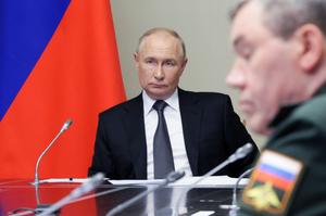 Le président russe Vladimir Poutine préside une réunion concernant la situation dans la région de Koursk, dans sa résidence de Novo-Ogaryovo près de Moscou, le 12 août 2024.
