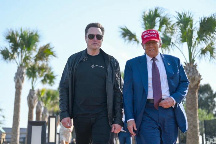 Donald Trump et Elon Musk lors du lancement du sixième vol d'essai de la fusée SpaceX Starship le 19 novembre 2024 à Brownsville, au Texas.