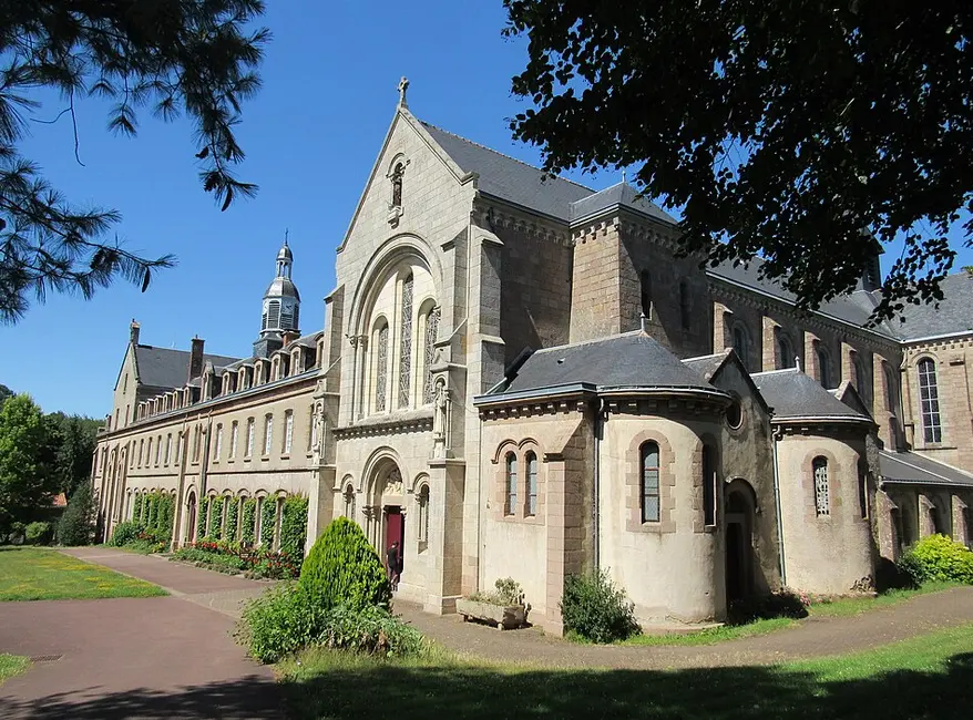 Une vue de l'abbaye de Bellefontaine.