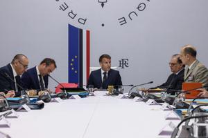 Le président français Emmanuel Macron lors d'une réunion du Conseil national de défense sur la guerre au Moyen-Orient au palais de l'Élysée à Paris, le 8 avril 2026.