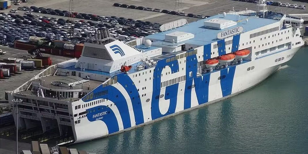 Le navire Fantastic qui appartient à la compagnie italienne GNV et peut embarquer un peu plus de 2 000 passagers pour des croisières en Méditerranée est au coeur d'une affaire d'espionnage.