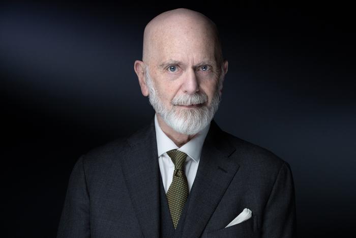 L'écrivain Renaud Camus pose lors d'une séance photo, à Paris, le 9 décembre 2021.