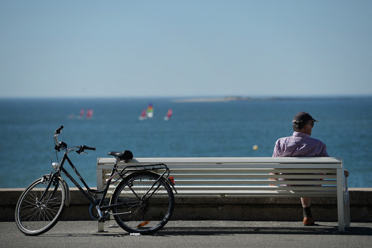 Assaut sur l'espace public : ce double défi qui se joue derrière le syndrome La Baule-Deauville
