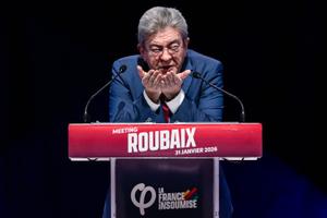 Jean-Luc Mélenchon prononce un discours lors d'un rassemblement de campagne en soutien au député David Guiraud, candidat aux élections municipales à Roubaix, le 31 janvier 2026.