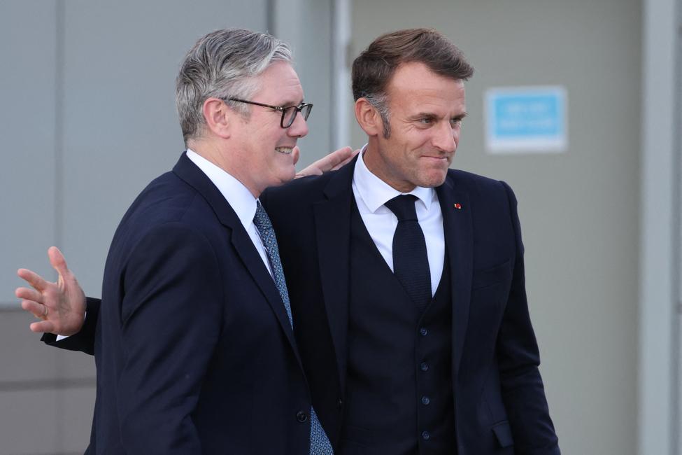 Emmanuel Macron et Keir Starmer le 10 juillet 2025 (Photo by Ludovic MARIN / POOL / AFP)