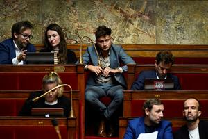 Le député Raphaël Arnault, du parti de La France insoumise (LFI), assiste à une séance de débat sur le projet de loi de finances 2025 à l'Assemblée nationale, à Paris, le 24 octobre 2024.