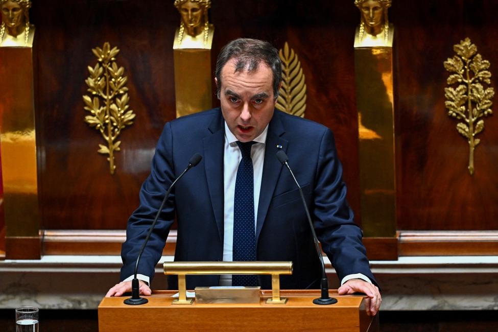 Sébastien Lecornu s'exprime à la tribune de l'Assemblée nationale. 