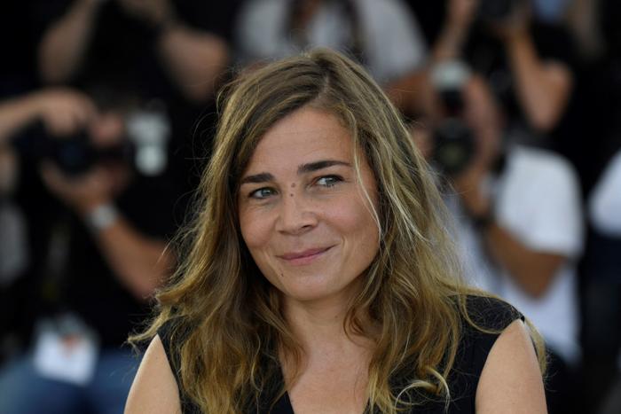 Blanche Gardin pose lors d'un photocall pour le film "France" à la 74e édition du Festival de Cannes, le 16 juillet 2021.