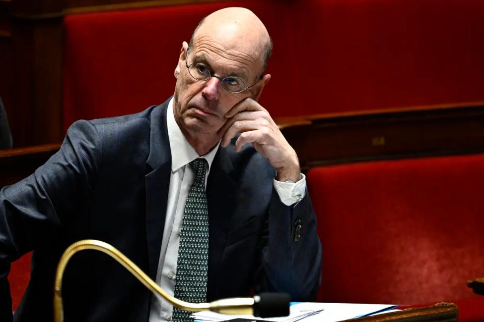 Le ministre de l'Économie, des Finances et de la Souveraineté industrielle et numérique, Eric Lombard, assiste à une séance de questions au gouvernement à l'Assemblée nationale, le 5 février 2025.