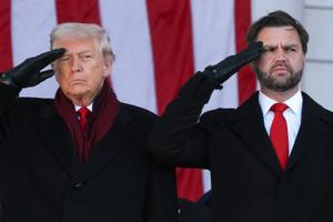 Le président Donald Trump et le vice-président américain JD Vance lors d'une cérémonie pour marquer la Journée des anciens combattants le 11 novembre 2025 à Arlington, en Virginie.