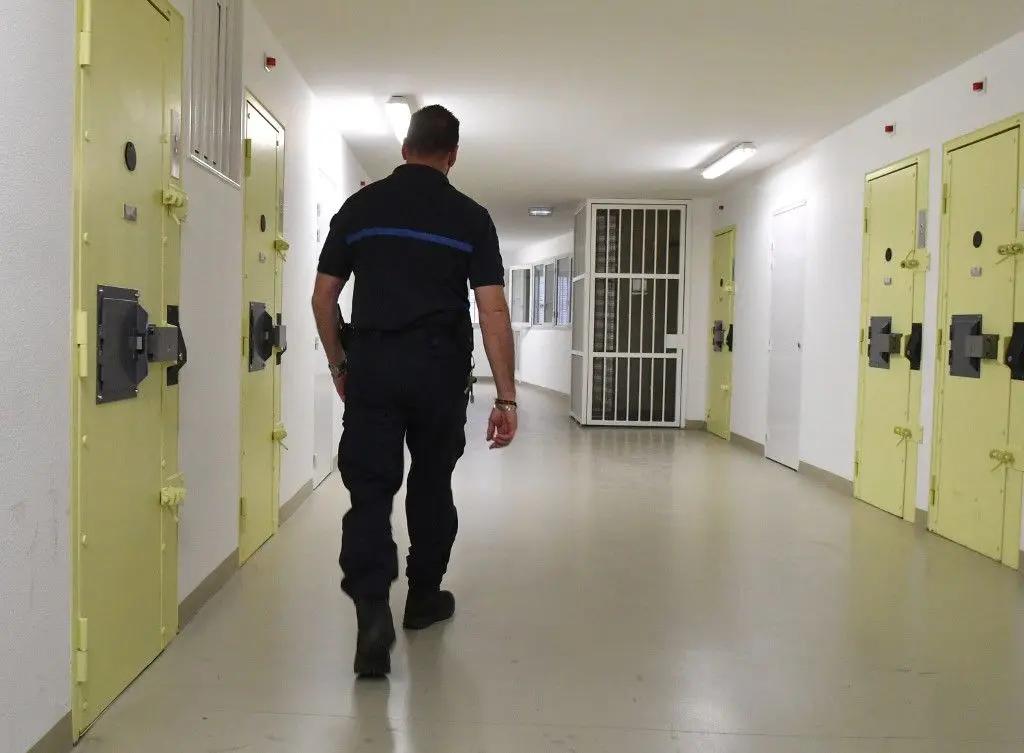 L’opération « prison break » lancée ce mardi dans près de 66 prisons en France, a permis la saisie de 164 téléphones dont 88 miniatures