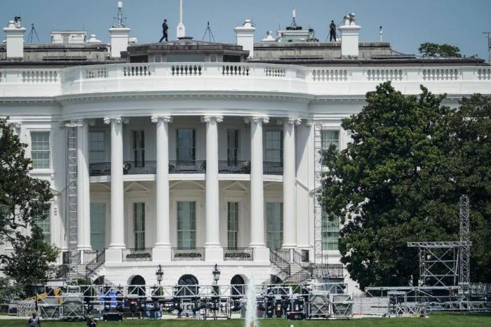 Un homme « brandissant une arme à feu » a été neutralisé par le Secret Service ce dimanche 9 mars au matin, à proximité de la Maison Blanche