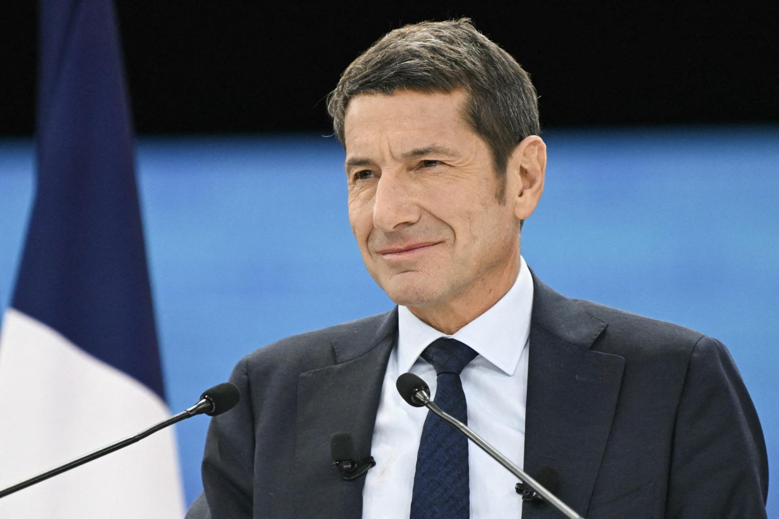 David Lisnard prononce un discours lors du 107e Congrès des maires au parc des expositions Paris Expo Porte de Versailles, à Paris, le 20 novembre 2025.