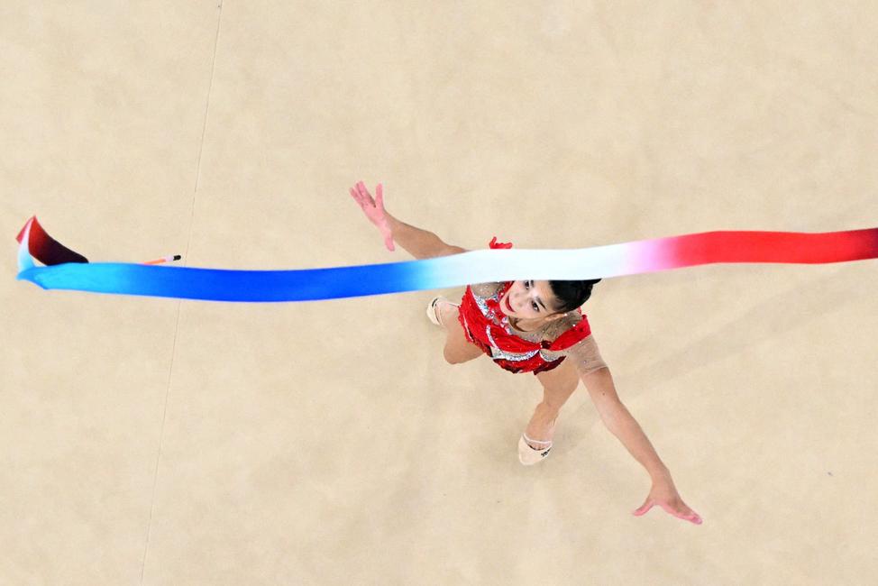 L'Italienne Sofia Raffaeli participe à la finale du concours général individuel de gymnastique rythmique lors des Jeux Olympiques de Paris 2024, le 9 août 2024.