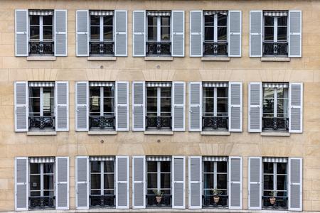 Une photographie montre des façades d’immeubles parisiens, à Paris, le 27 avril 2023.