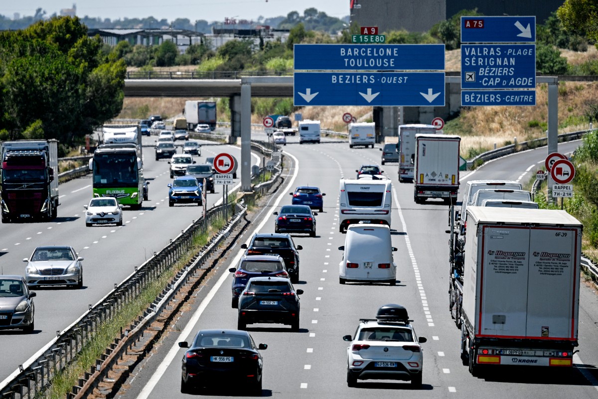 Ne changez pas de voie : ce que disent les mathématiques face aux embouteillages lors des départs en vacances