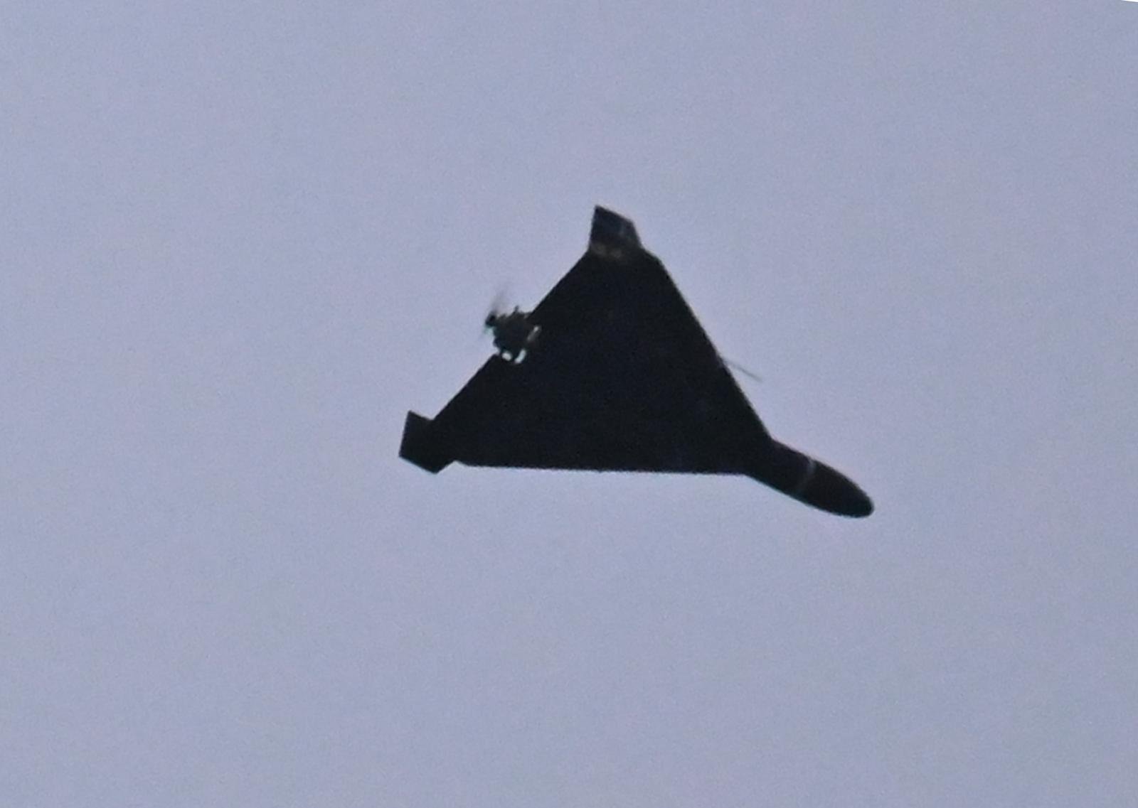 Un drone Shahed 136 (Géranium-2), de conception iranienne, utilisé par l'armée russe, survolant Kiev lors d'une attaque de drones et de missiles russes.
