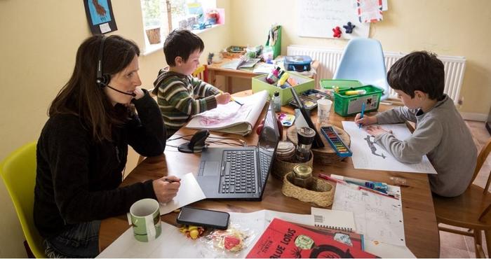 télétravail mère enfants AFP
