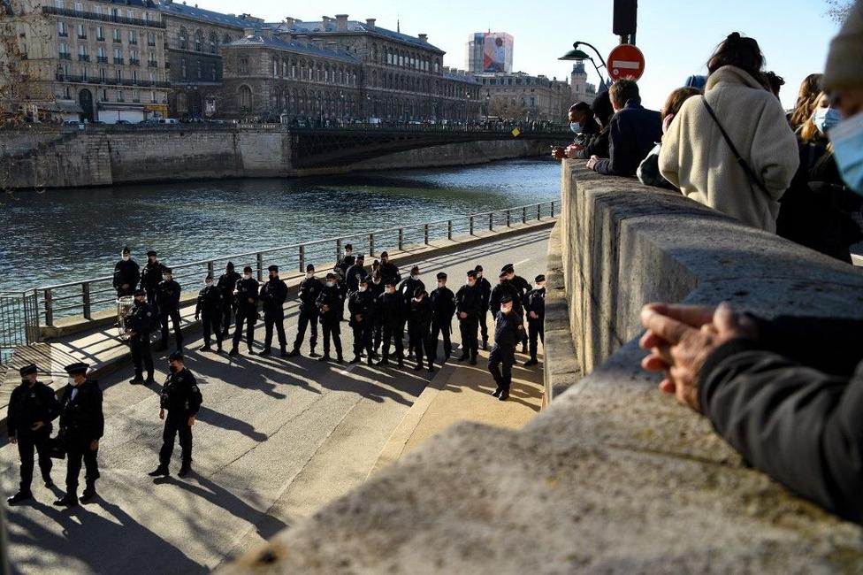 Paris quais de Seine police Covid-19 AFP