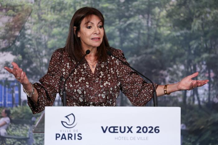 La maire de Paris, Anne Hidalgo, prononce un discours pour les vœux de 2026 à l'Hôtel de Ville de Paris, le 14 janvier 2026.