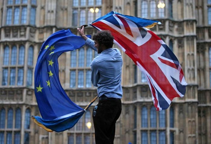 Brexit drapeaux AFP