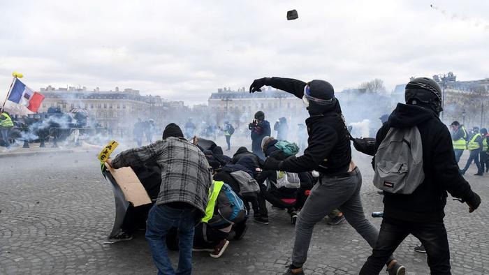 Gilets jaunes black blocs AFP