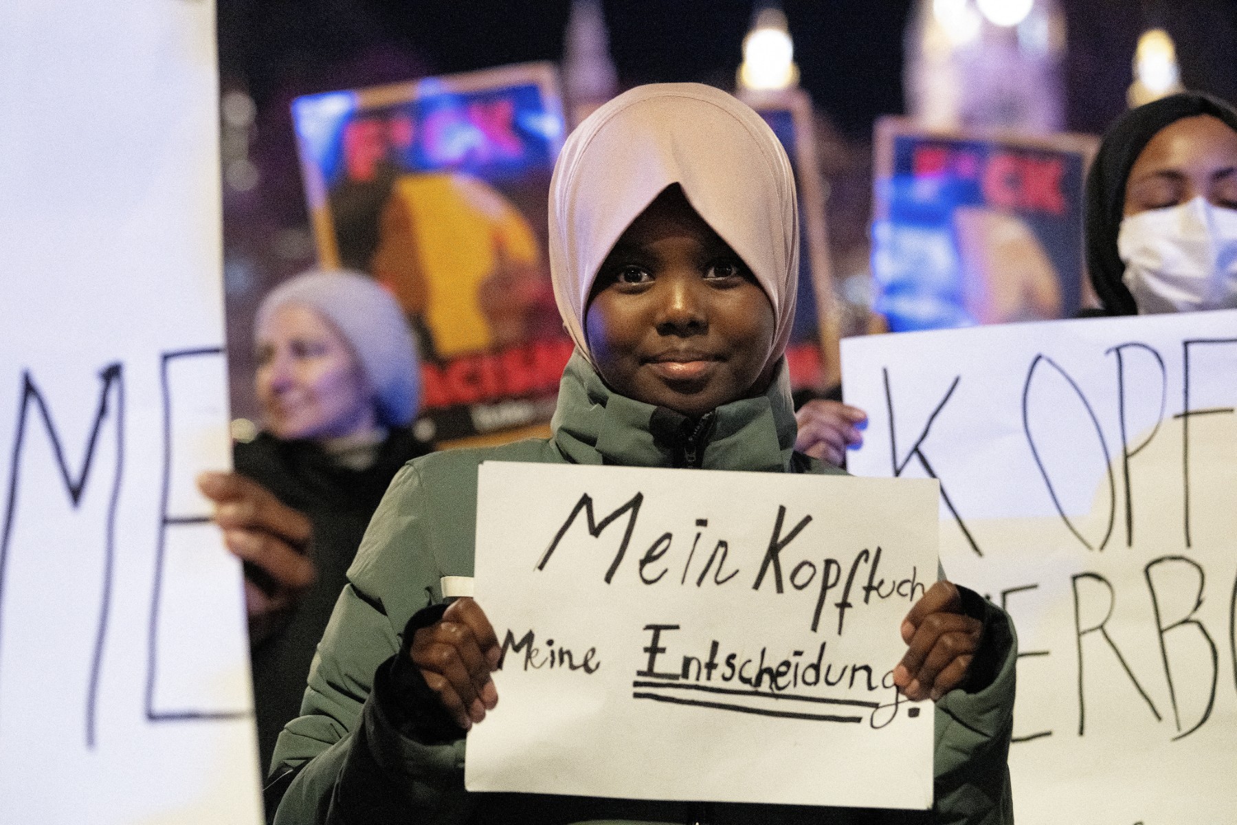 Des communautés musulmanes s'engagent à braver la nouvelle interdiction du voile aux fillettes de moins de 14 ans en Autriche