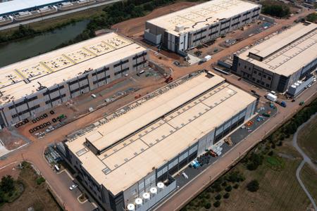 La vue aérienne d'un centre de données Amazon Web Services le 17 juillet 2024 à Stone Ridge, en Virginie. (Image d'illustration)