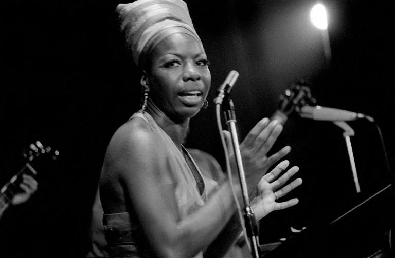 La chanteuse de jazz américaine Nina Simone se produit en juillet 1969 lors d'un concert dans le cadre du festival panafricain d'Alger.