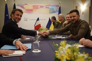 Emmanuel Macron Volodymyr Zelensky AFP