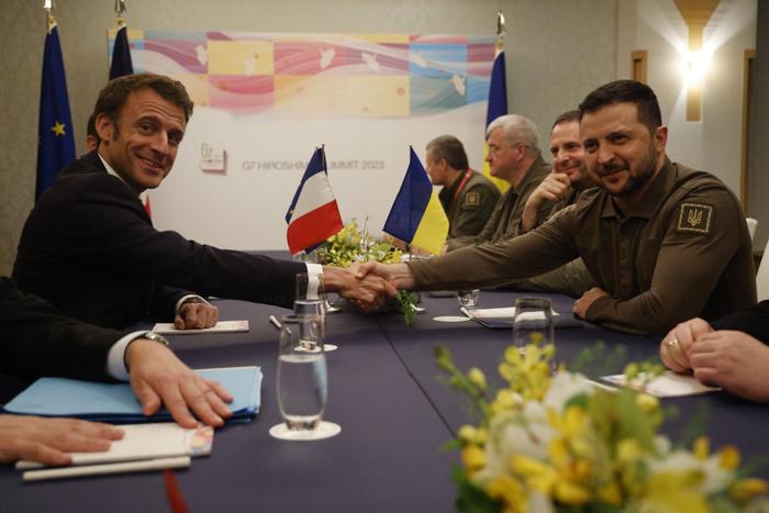 Emmanuel Macron Volodymyr Zelensky AFP