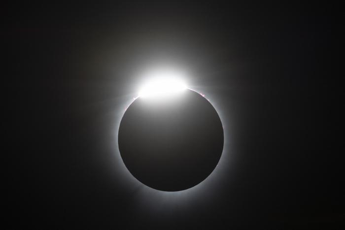 L'effet d'« anneau de diamant » est visible lors d'une éclipse solaire totale en Amérique du Nord, à Magog, au Québec (Canada), le 8 avril 2024. 