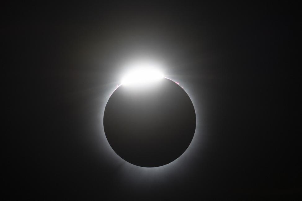 L'effet d'« anneau de diamant » est visible lors d'une éclipse solaire totale en Amérique du Nord, à Magog, au Québec (Canada), le 8 avril 2024. 