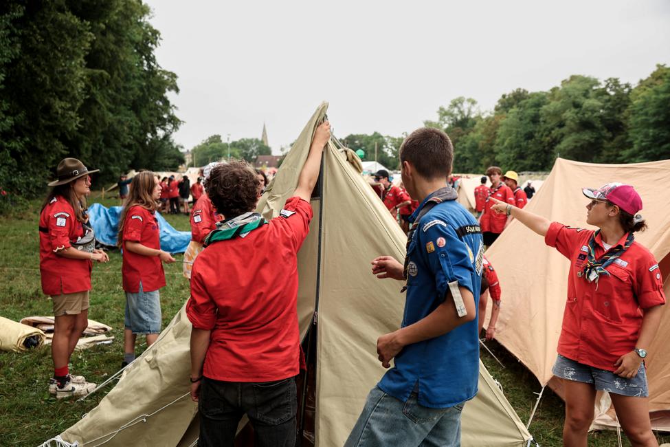 Les Scouts de France participent au rassemblement des « Clameurs » à Jambville près de Paris le 24 juillet 2025.