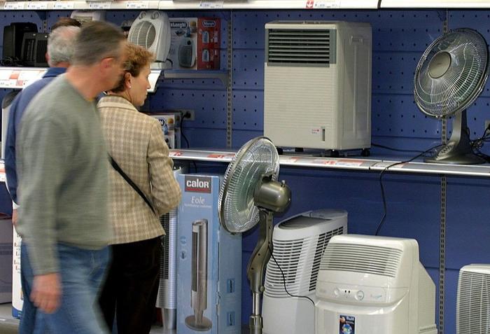 Ventilateurs et climatiseurs. (Image d'illustration)